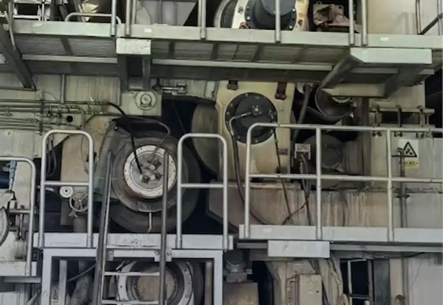 Kraft and corrugated paper machine configuration bands by grade capacity and basis weight