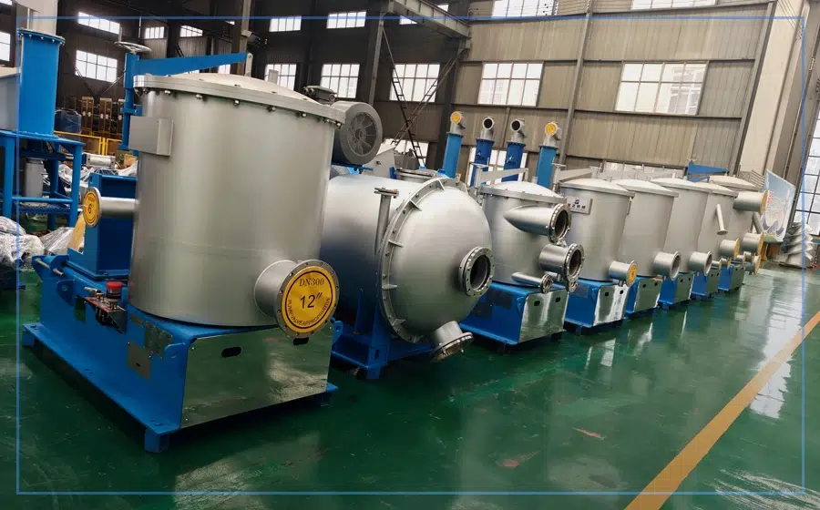 Tissue paper pressure screen for low pulse fine screening