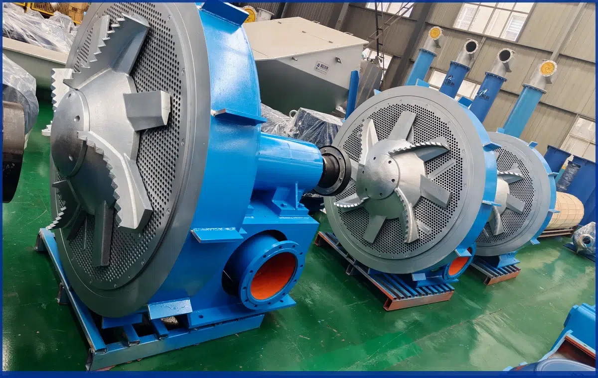 Outflow pressure screen product with rotor and basket assembly for impurity control